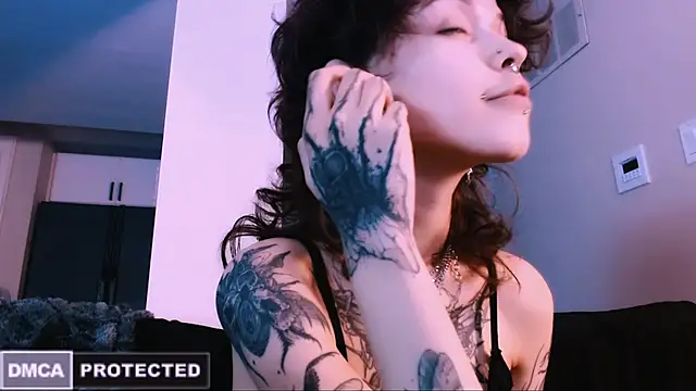 Snapshot of NaughtyLittleFox chatting on 11/21/25, 03:16 NaughtyLittleFox online show from 11/21/25, 03:16