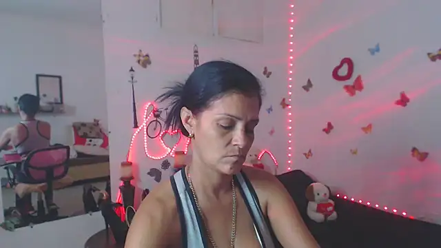 Snapshot of brigitht chatting on 09/24/25, 02:40 brigitht online show from 09/24/25, 02:40