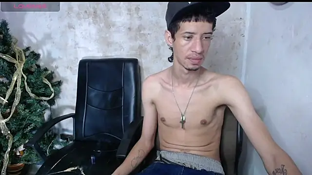 Snapshot of master_and_sumisse chatting on 12/04/25, 01:37 master and sumisse online show from 12/04/25, 01:37