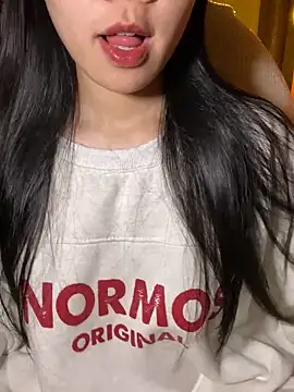 minmin2kk5 online show from 11/28/25, 04:07