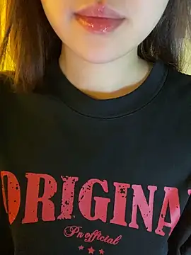 minmin2kk5 online show from 04/22/26, 04:25