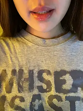 minmin2kk5 online show from 04/22/26, 01:23