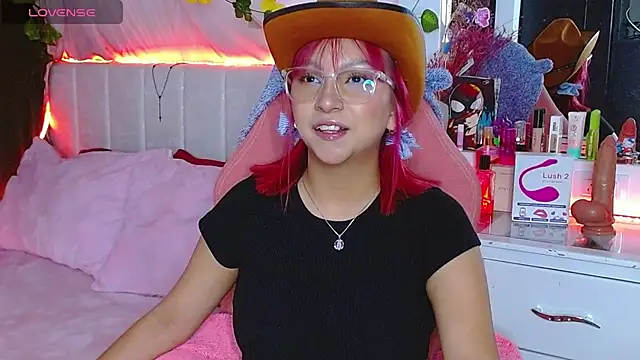 Snapshot of Littlerouse_ chatting on 10/10/25, 03:40 Littlerouse online show from 10/10/25, 03:40