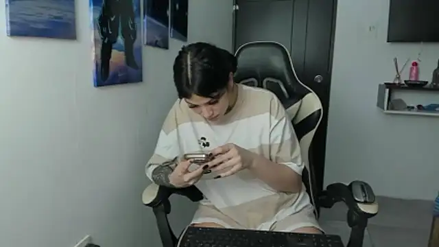 Snapshot of naomi_berckley chatting on 12/18/25, 06:40 naomi berckley online show from 12/18/25, 06:40