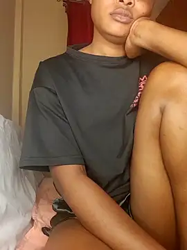 Snapshot of Freya_004 chatting on 11/24/25, 12:49 Freya 004 online show from 11/24/25, 12:49