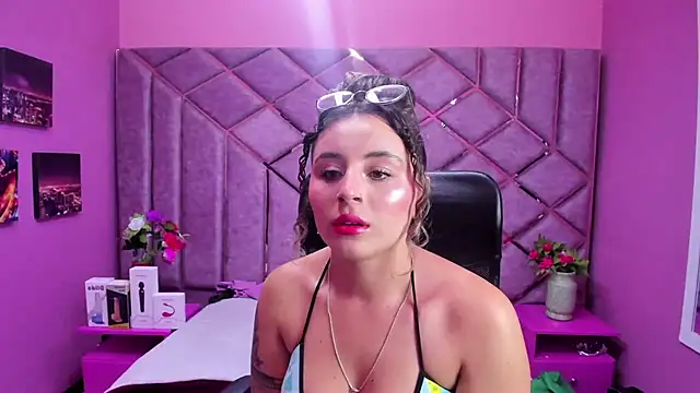 Snapshot of celeste_blue69 chatting on 09/20/25, 03:44 celeste blue69 online show from 09/20/25, 03:44