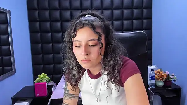 Snapshot of celeste_blue69 chatting on 02/11/26, 04:01 celeste blue69 online show from 02/11/26, 04:01