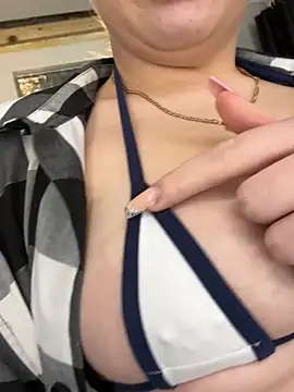 Snapshot of Livewithlucy chatting on 03/16/25, 04:01 Livewithlucy online show from 03/16/25, 04:01