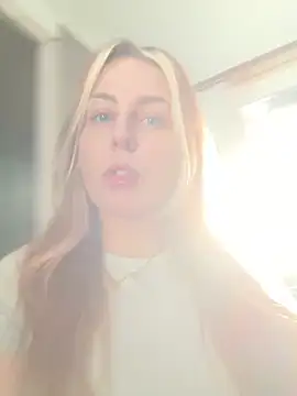 Snapshot of Livewithlucy chatting on 03/04/25, 03:37 Livewithlucy online show from 03/04/25, 03:37