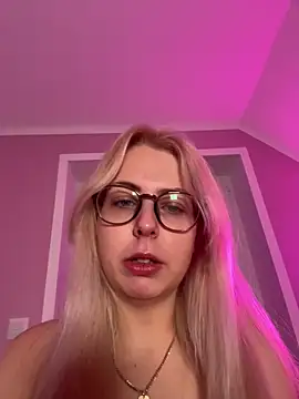 Livewithlucy online show from 12/17/25, 07:35