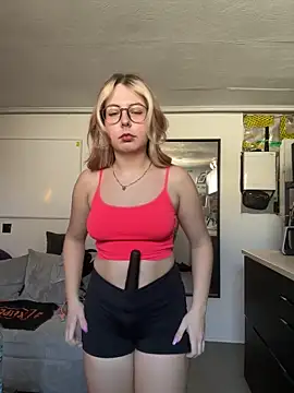 Snapshot of Livewithlucy chatting on 03/06/25, 01:14 Livewithlucy online show from 03/06/25, 01:14