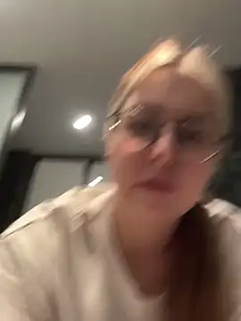 Snapshot of Livewithlucy chatting on 01/29/25, 01:17 Livewithlucy online show from 01/29/25, 01:17