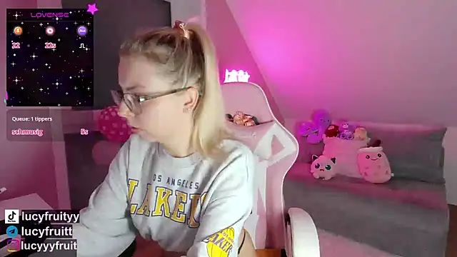 Livewithlucy online show from 11/07/25, 11:37