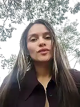 Snapshot of manu_lara chatting on 09/17/25, 06:10 manu lara online show from 09/17/25, 06:10