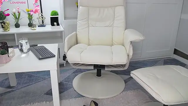 Anaswan online show from 10/28/25, 06:34