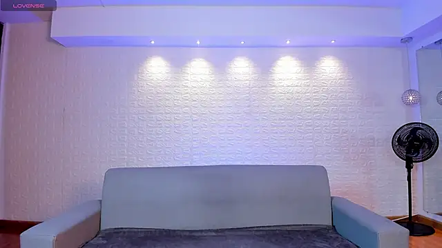 Snapshot of violet_scott chatting on 03/04/25, 10:46 violet scott online show from 03/04/25, 10:46