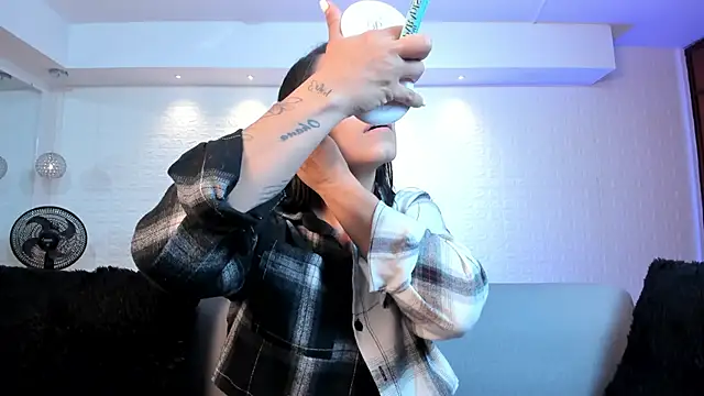 Snapshot of violet_scott chatting on 10/29/25, 10:47 violet scott online show from 10/29/25, 10:47