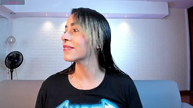 Snapshot of violet_scott chatting on 11/28/25, 10:48 violet scott online show from 11/28/25, 10:48