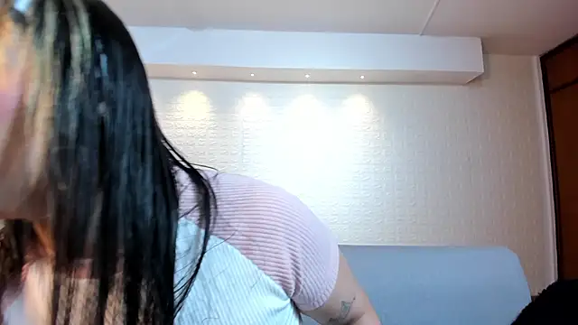 Snapshot of violet_scott chatting on 11/22/25, 10:47 violet scott online show from 11/22/25, 10:47