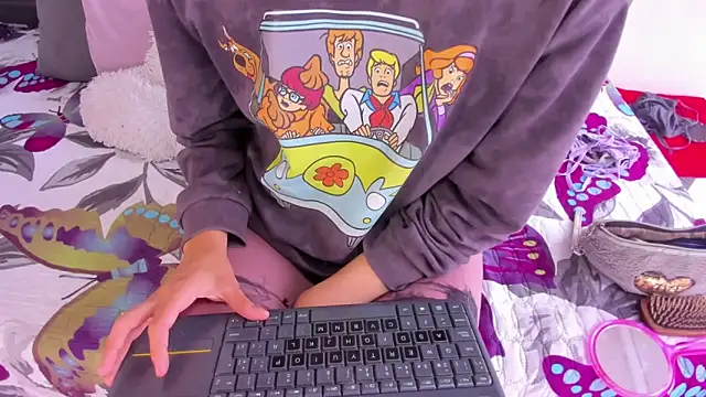 Cherllynn online show from 12/20/25, 04:10