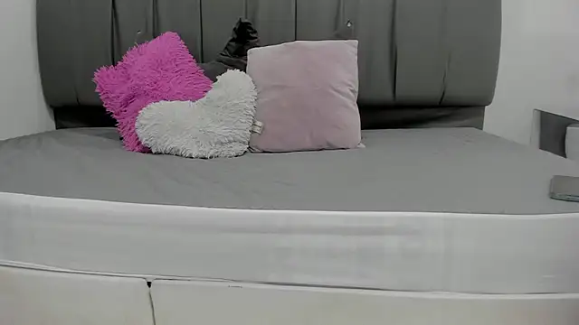 Snapshot of Cherllynn chatting on 03/12/25, 03:18 Cherllynn online show from 03/12/25, 03:18