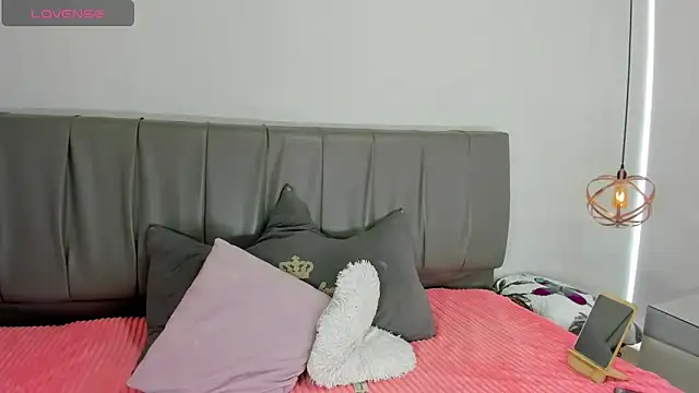 Cherllynn online show from 10/25/25, 03:56