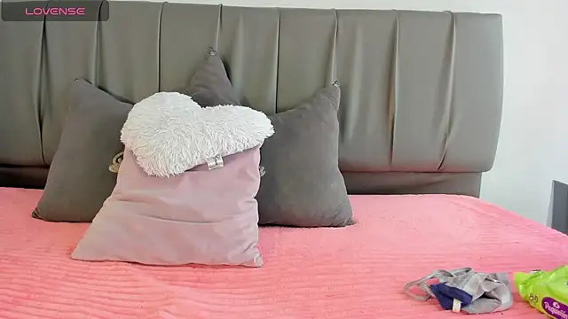 Snapshot of Cherllynn chatting on 10/11/25, 02:51 Cherllynn online show from 10/11/25, 02:51