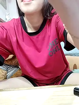 cream1299 online show from 12/17/25, 02:38