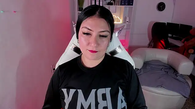 katya nt online show from 11/18/25, 01:03