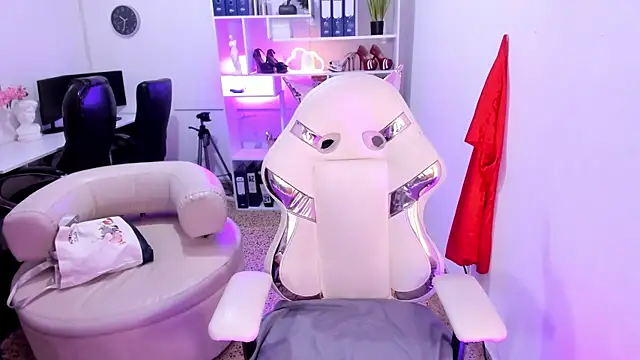 katya nt online show from 09/12/25, 12:27