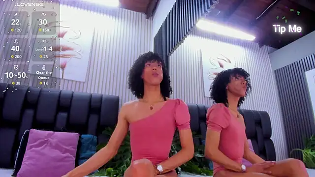 Snapshot of Camille_Cedrik chatting on 10/24/25, 08:19 Camille Cedrik online show from 10/24/25, 08:19