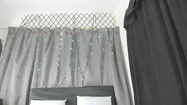 eva1saenz online show from 11/27/25, 08:42