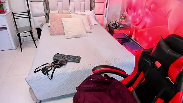 Yelena mutiz online show from 11/17/25, 01:37