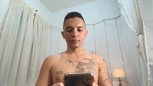 Snapshot of andeerr_ chatting on 03/03/25, 10:42 andeerr  online show from 03/03/25, 10:42