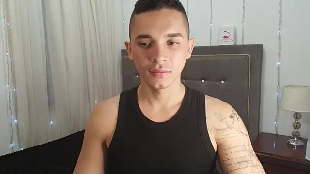 Snapshot of andeerr_ chatting on 03/20/25, 07:46 andeerr  online show from 03/20/25, 07:46