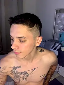 Snapshot of andeerr_ chatting on 09/27/25, 05:13 andeerr  online show from 09/27/25, 05:13