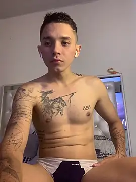 Snapshot of andeerr_ chatting on 09/26/25, 04:19 andeerr  online show from 09/26/25, 04:19