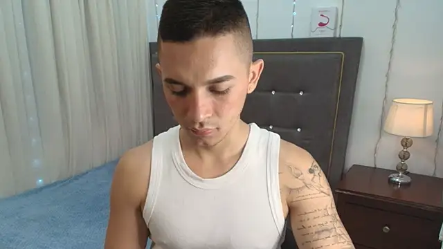 Snapshot of andeerr_ chatting on 03/11/25, 07:36 andeerr  online show from 03/11/25, 07:36