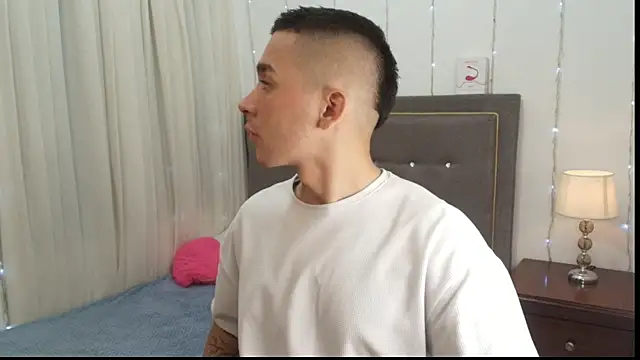 Snapshot of andeerr_ chatting on 03/15/25, 08:43 andeerr  online show from 03/15/25, 08:43