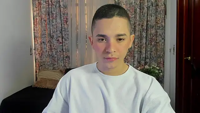 Snapshot of andeerr_ chatting on 01/06/25, 02:47 andeerr  online show from 01/06/25, 02:47