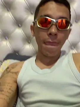 Snapshot of andeerr_ chatting on 09/16/25, 03:57 andeerr  online show from 09/16/25, 03:57