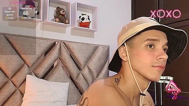 Snapshot of andeerr_ chatting on 11/02/25, 08:25 andeerr  online show from 11/02/25, 08:25