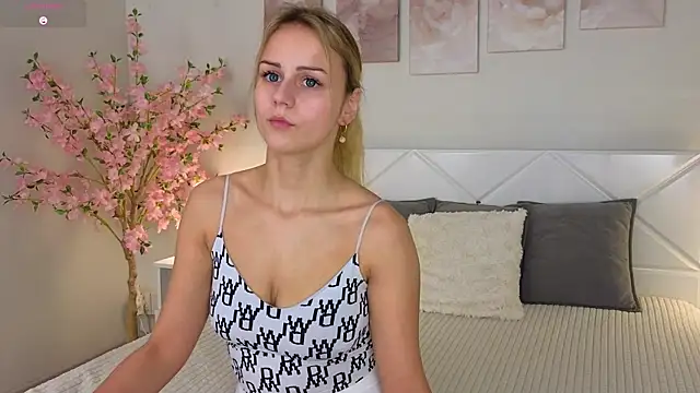 Snapshot of Wendy_D0ll chatting on 03/03/25, 09:15 Wendy D0ll online show from 03/03/25, 09:15