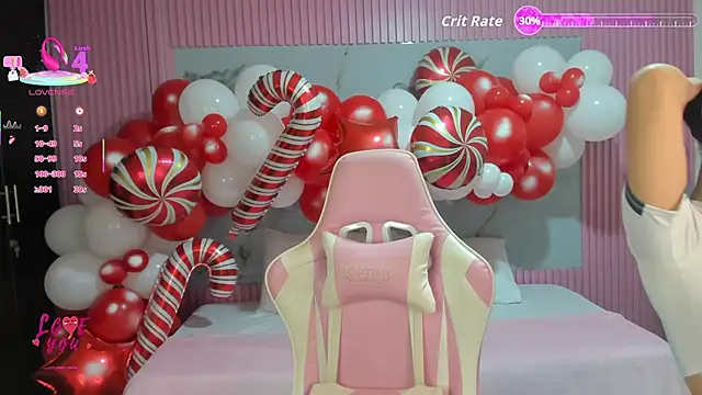 Snapshot of Yuli_16 chatting on 12/17/25, 11:04 Yuli 16 online show from 12/17/25, 11:04