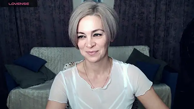 Snapshot of Blonde_lola444 chatting on 12/17/24, 07:37 Blonde lola444 online show from 12/17/24, 07:37