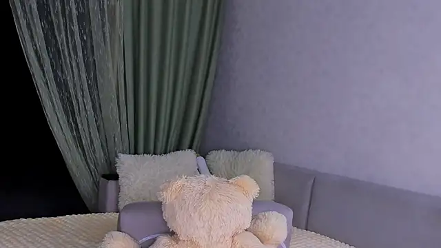Snapshot of Sweeet_Barbie chatting on 06/18/26, 04:01 Sweeet Barbie online show from 06/18/26, 04:01