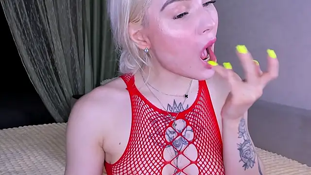 Snapshot of Sweeet_Barbie chatting on 07/16/26, 04:15 Sweeet Barbie online show from 07/16/26, 04:15