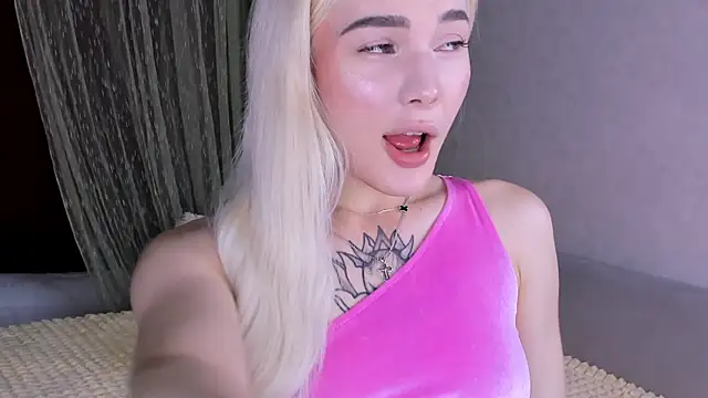 Snapshot of Sweeet_Barbie chatting on 04/26/26, 04:26 Sweeet Barbie online show from 04/26/26, 04:26