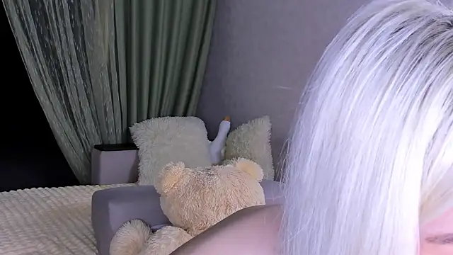 Snapshot of Sweeet_Barbie chatting on 06/20/26, 03:50 Sweeet Barbie online show from 06/20/26, 03:50