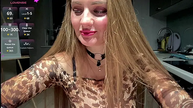Snapshot of Viola_sweet chatting on 03/09/25, 10:41 Viola sweet online show from 03/09/25, 10:41